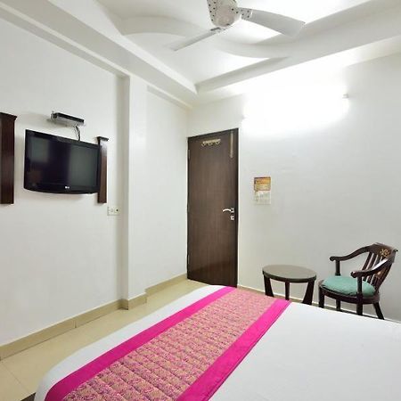 Hotel Sai International New Delhi Bagian luar foto