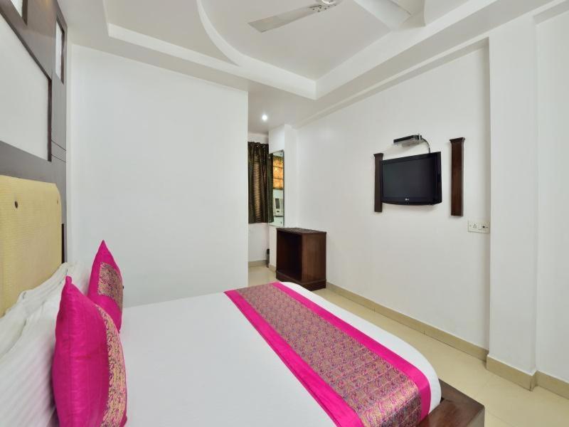 Hotel Sai International New Delhi Bagian luar foto