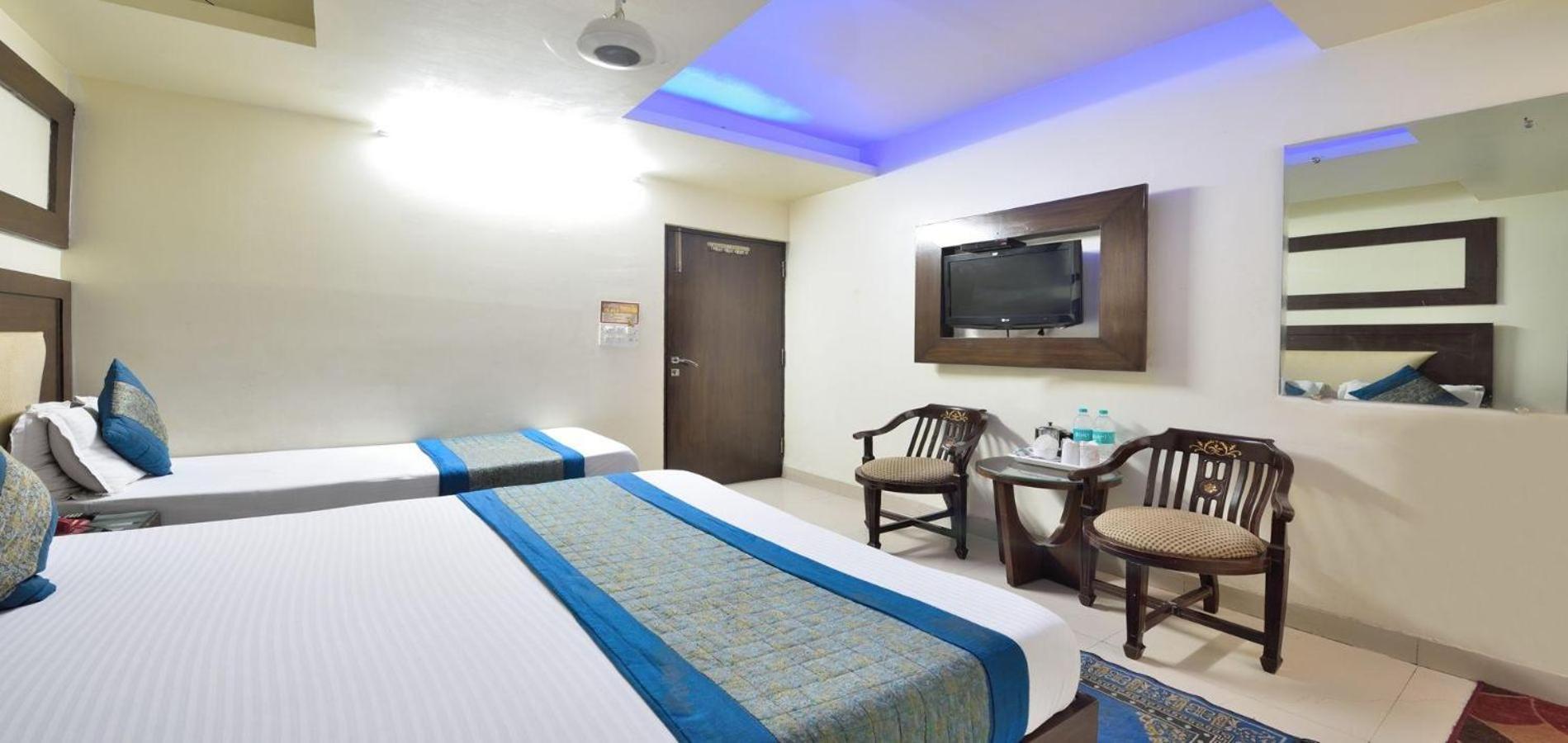 Hotel Sai International New Delhi Bagian luar foto